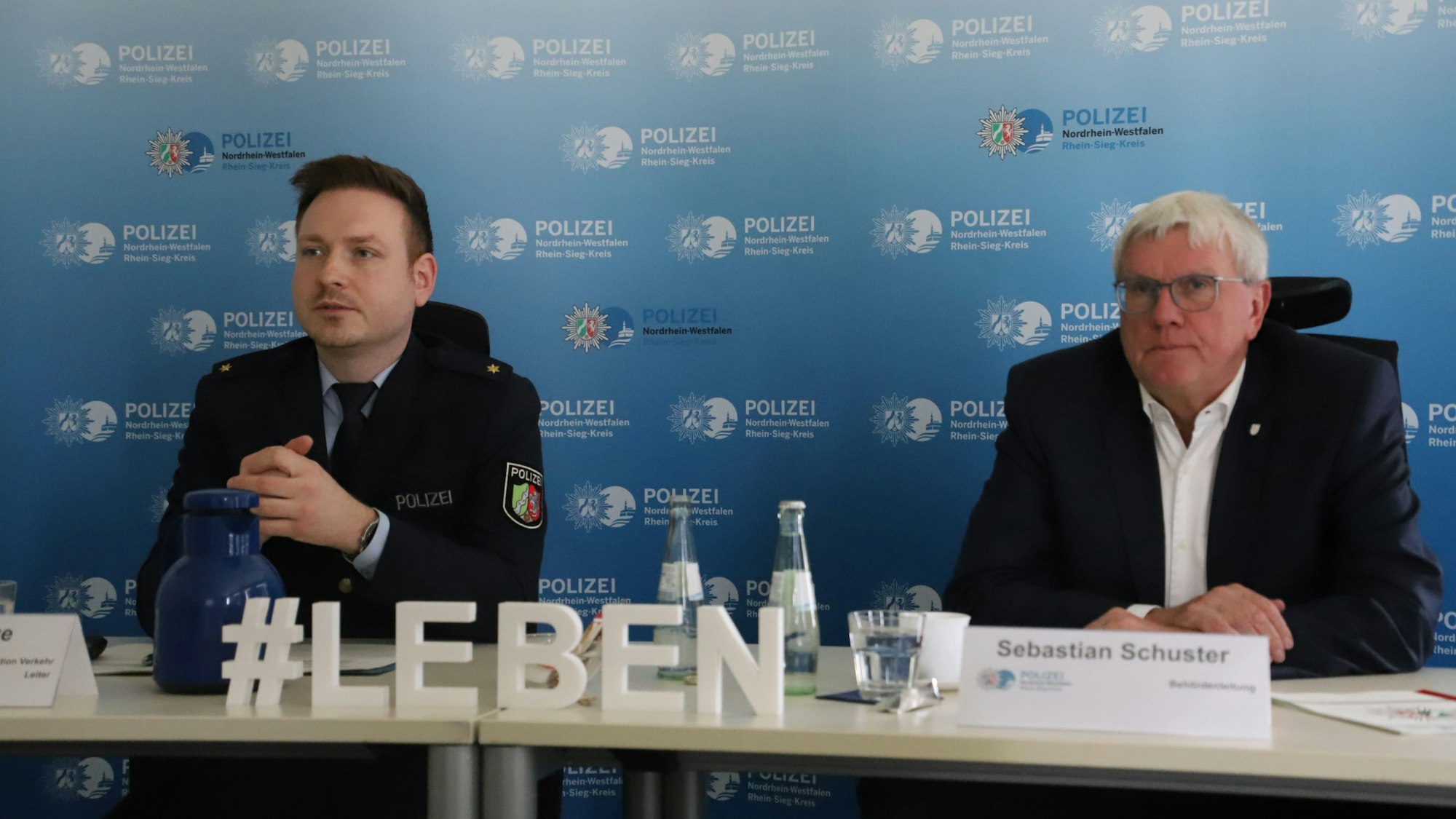 Landrat Sebastian Schuster und Polizeirat Manuel Heinze, Leiter der Direktion Verkehr, stellten die Polizeiliche Verkehrsunfallstatistik 2023 vor.