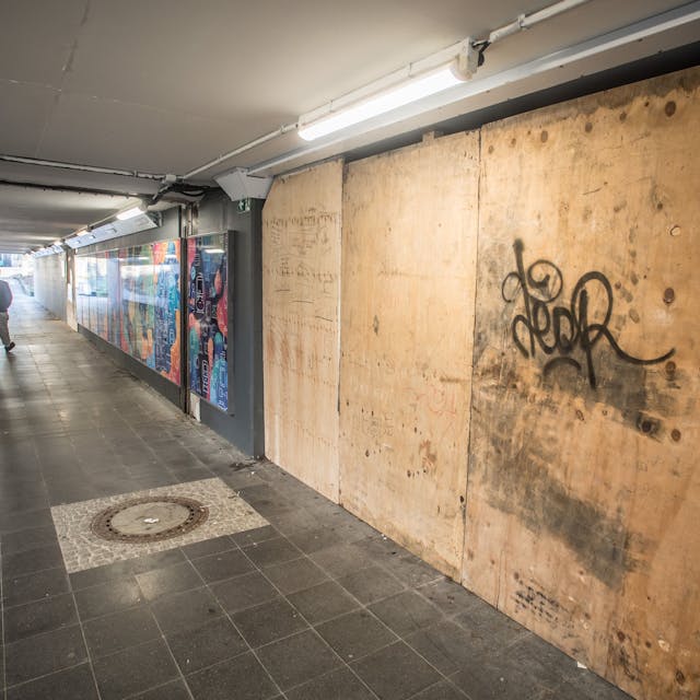 Aufzüge zu den Bahnsteigen im Bahnhof Leverkusen Mitte fehlen. Foto: Ralf Krieger