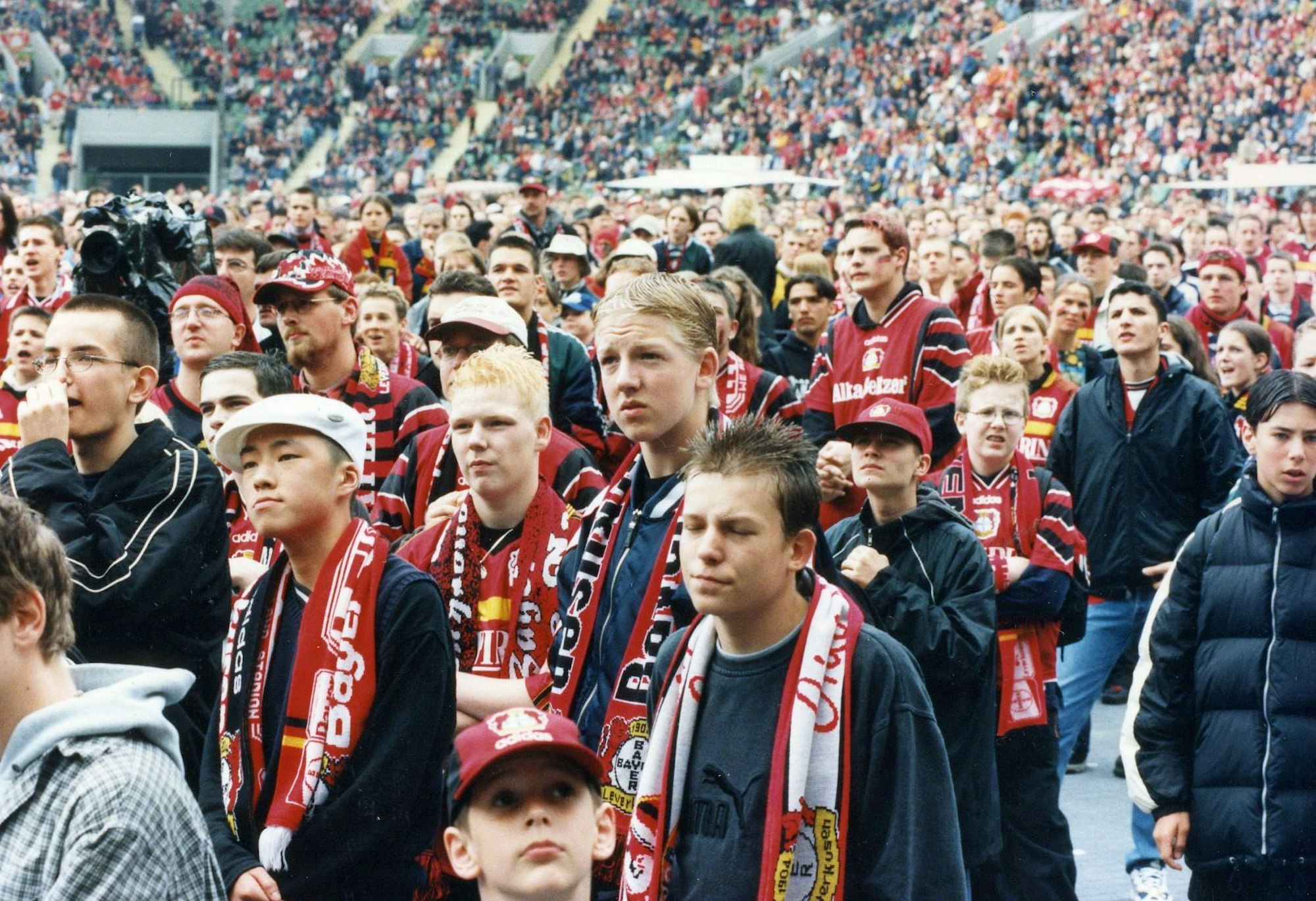 Letztes Spielwochenende im Jahr 2000, Bayer 04 verliert gegen Unterhaching, Public-Viewing im Stadion. Foto: Holger Schmitt