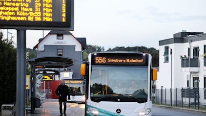 Der Rösrather Bahnhof ist ein Verknüpfungspunkt von Bus und Bahn.