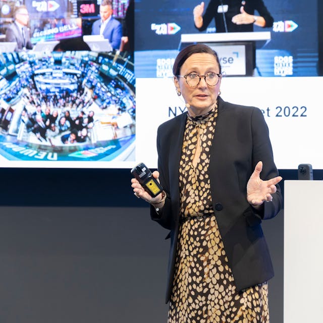 Sandrine Dixson-Declève hält die Eröffnungsrede bei der Anuga FoodTec 2024.