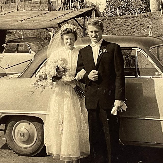 Standesamtlich wurden Irmgard und Walter Hannig am 20. März 1959 getraut, die kirchliche Hochzeit folgte neun Tage später. Heute feiern die Senioren aus Engelskirchen-Loope ihre Eiserne Hochzeit.