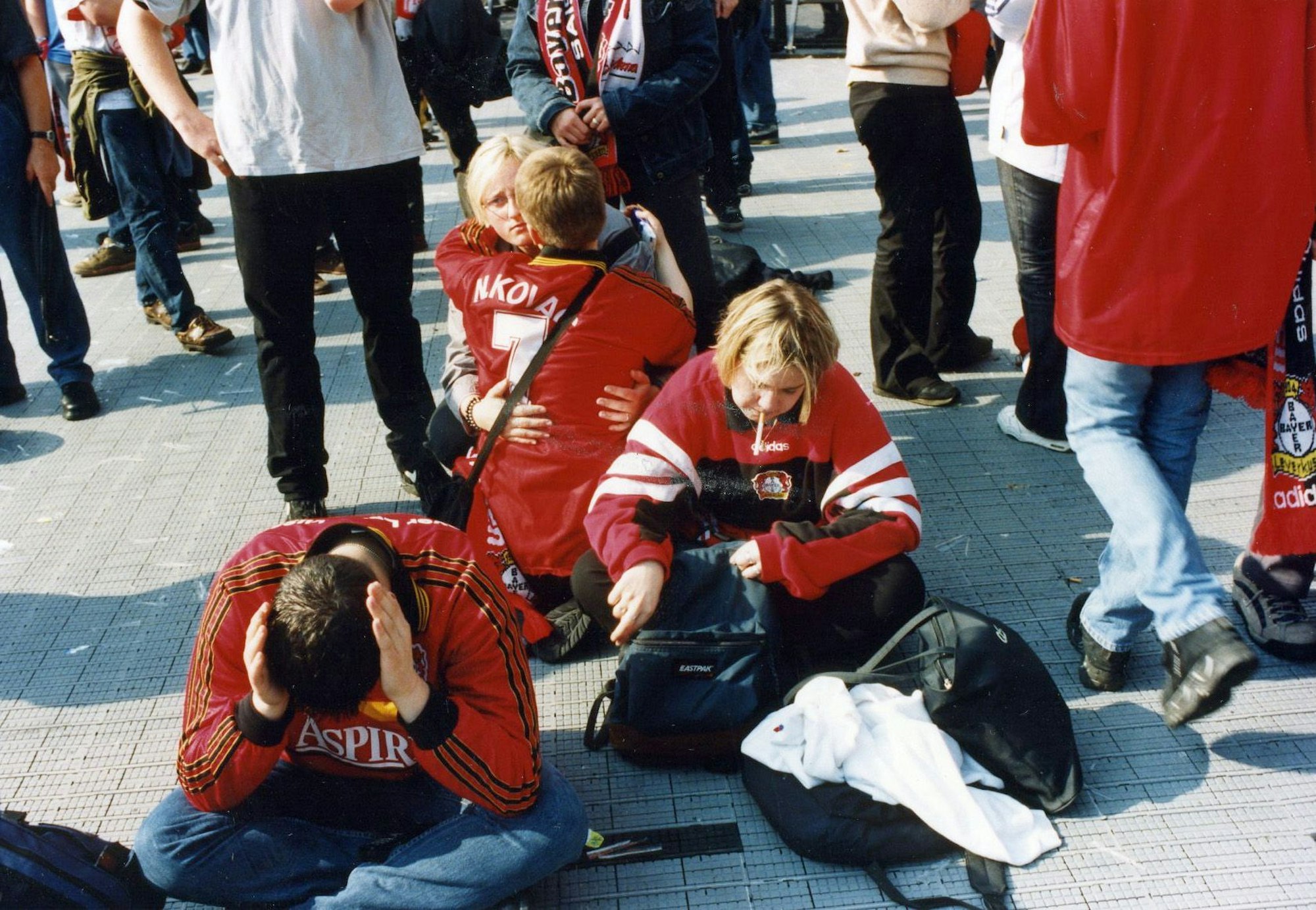Letztes Spielwochenende im Jahr 2000, Bayer 04 verliert gegen Unterhaching, Public-Viewing im Stadion. Foto: Holger Schmitt