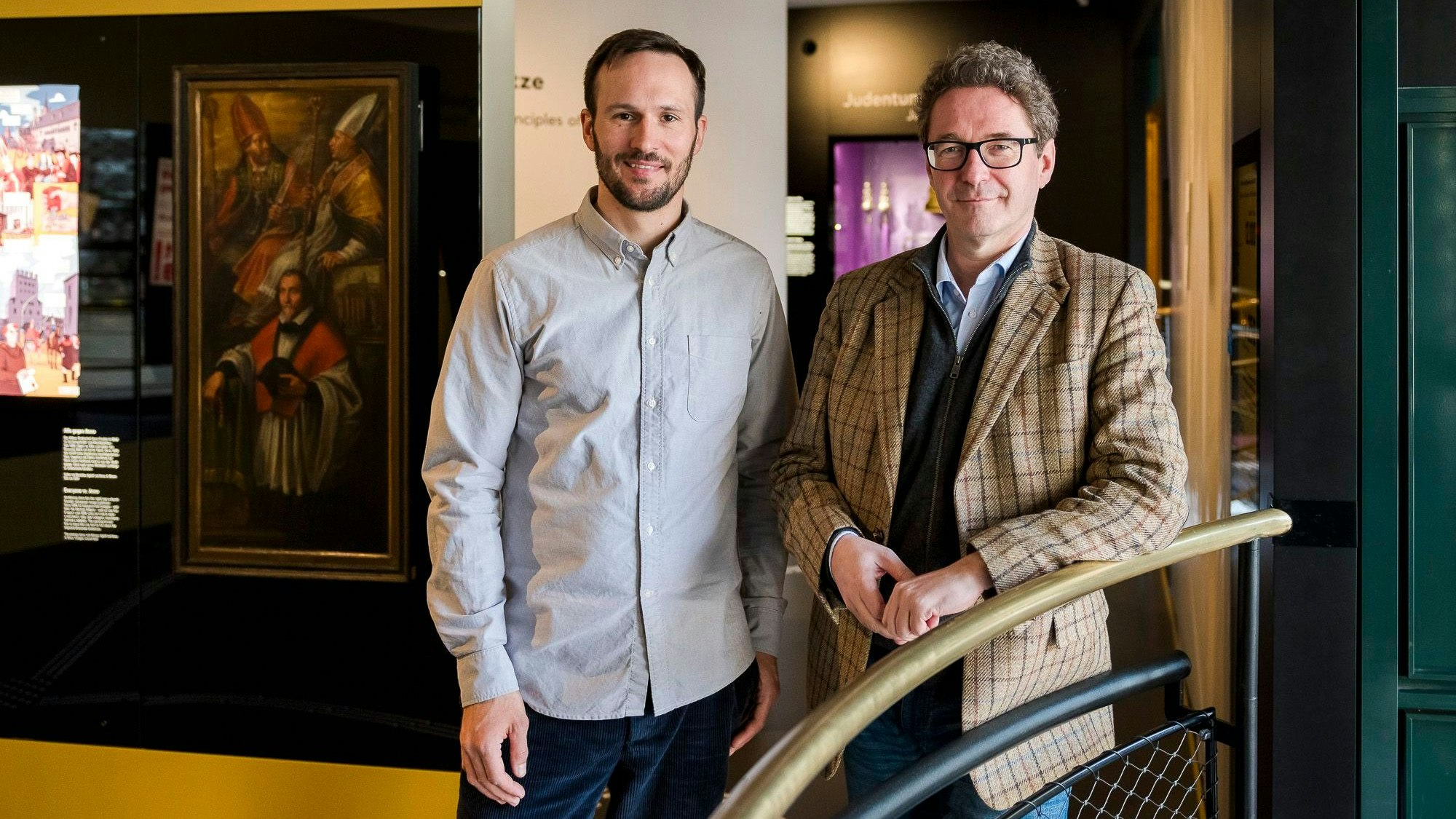 Direktor Matthias Hamann (r.) und Kurator Sascha Pries stehen in den neuen Räumlichkeiten des Stadtmuseums.