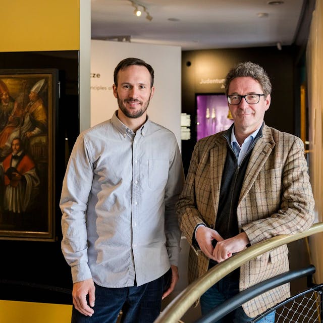 Direktor Matthias Hamann (r.) und Kurator Sascha Pries stehen in den neuen Räumlichkeiten des Stadtmuseums.&nbsp;