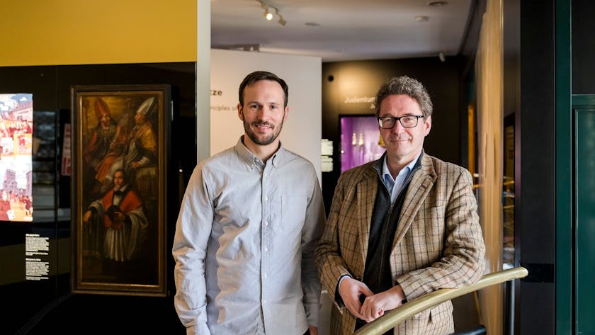 Direktor Matthias Hamann (r.) und Kurator Sascha Pries stehen in den neuen Räumlichkeiten des Stadtmuseums.&nbsp;