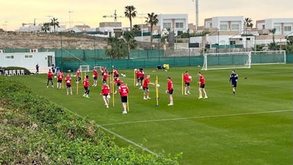 Die Profis des 1. FC Köln bei der Einheit am Donnerstag (21. März 2024) im Trainingslager im spanischen Algorfa.