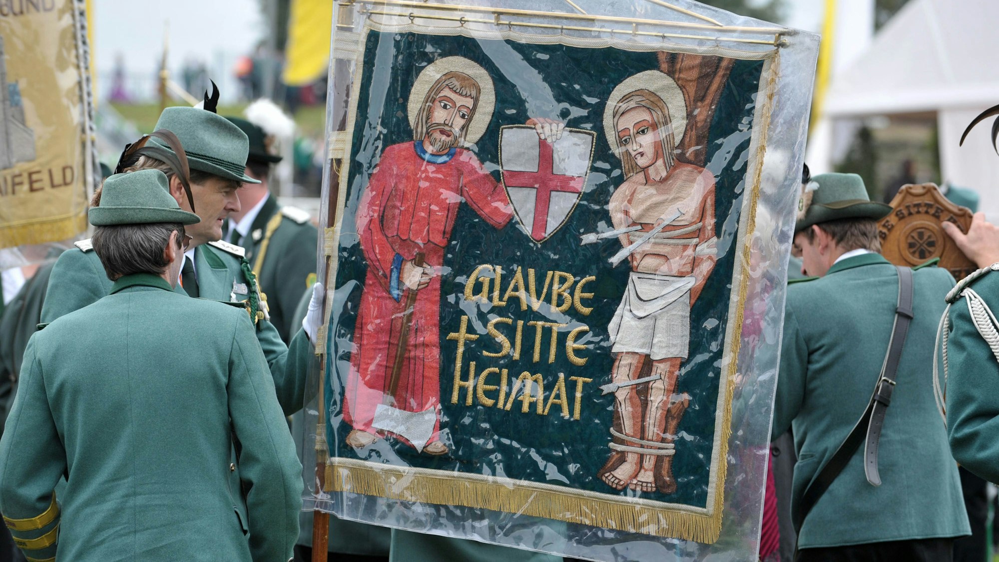 Katholisch und werteorientiert: Die Historischen Deutschen Schützenbruderschaften, hier Teilnehmer eines Festumzuges in Vechta, haben sich per Unvereinbarkeitsbeschluss von der AfD abgegrenzt.