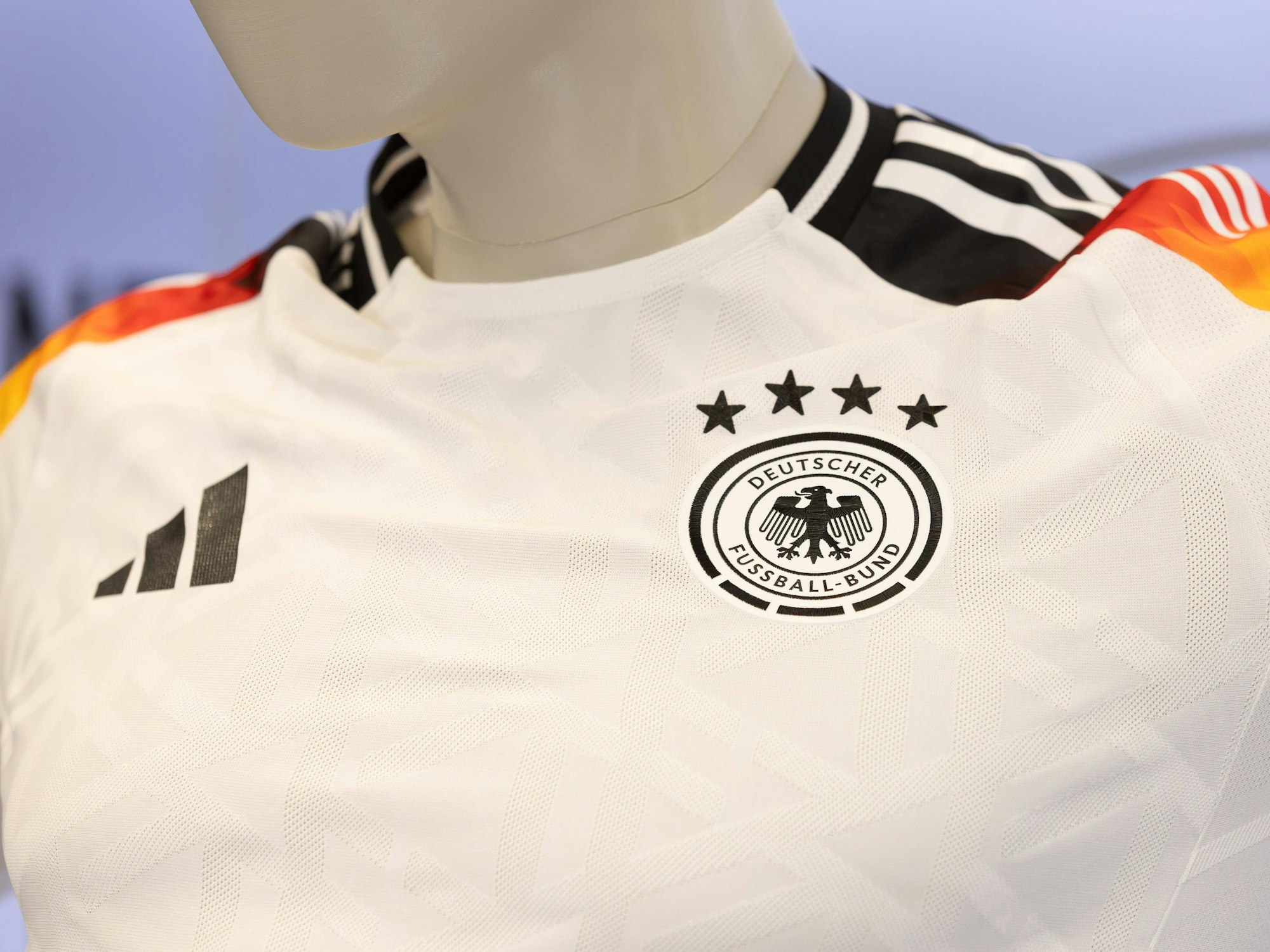 Das Heim-Trikot der deutschen Nationalmannschaft für die EM 2024 von Adidas.