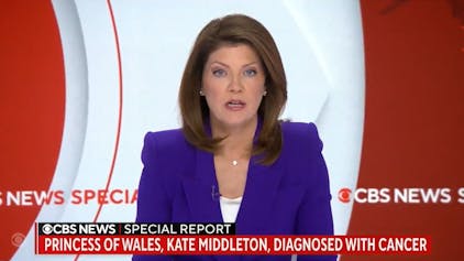Eine Nachrichten-Sprecherin von CBS berichtet während einer Basketball-Übertragung über die Krebsdiagnose von Prinzessin Kate.