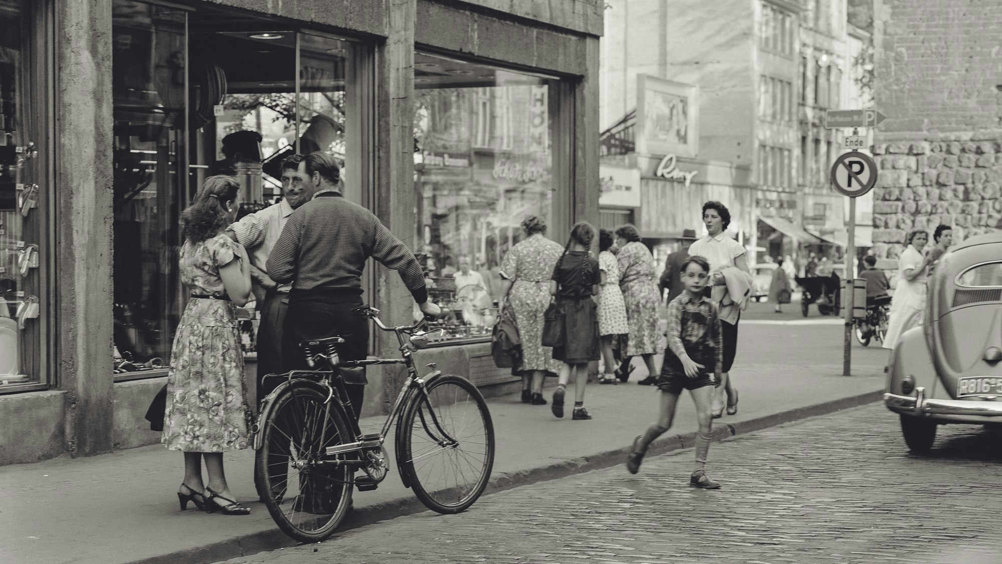 Das Foto zeigt die Kölner Severinstraße in den 1950er Jahren.