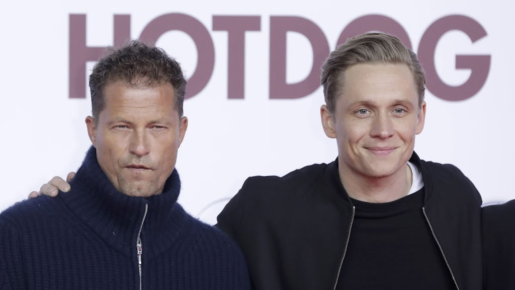 Die Schauspieler Til Schweiger (l) und Matthias Schweighöfer kommen am 09.01.2018 in Berlin zur Weltpremiere des Kinofilms Hot Dog.&nbsp;