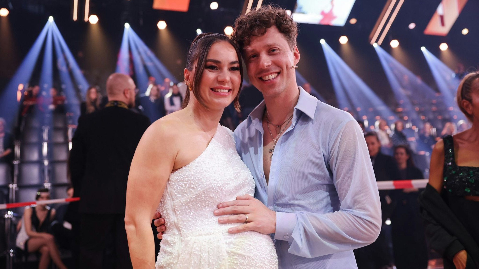 Die schwangere Profitänzerin Renata Lusin und ihr Mann Valentin Lusin Ende Februar in der RTL-Tanzshow „Let's Dance“.