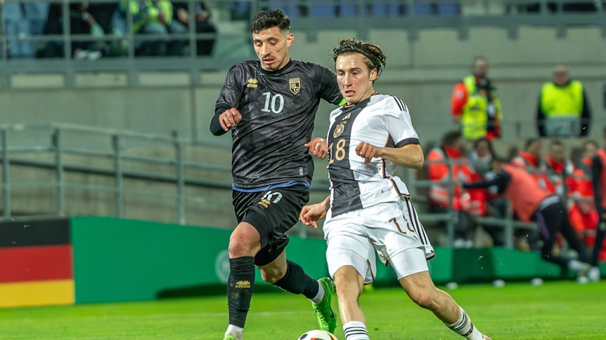 Spieler von Borussia Mönchengladbach im Einsatz mit der deutschen U21-Auswahl.