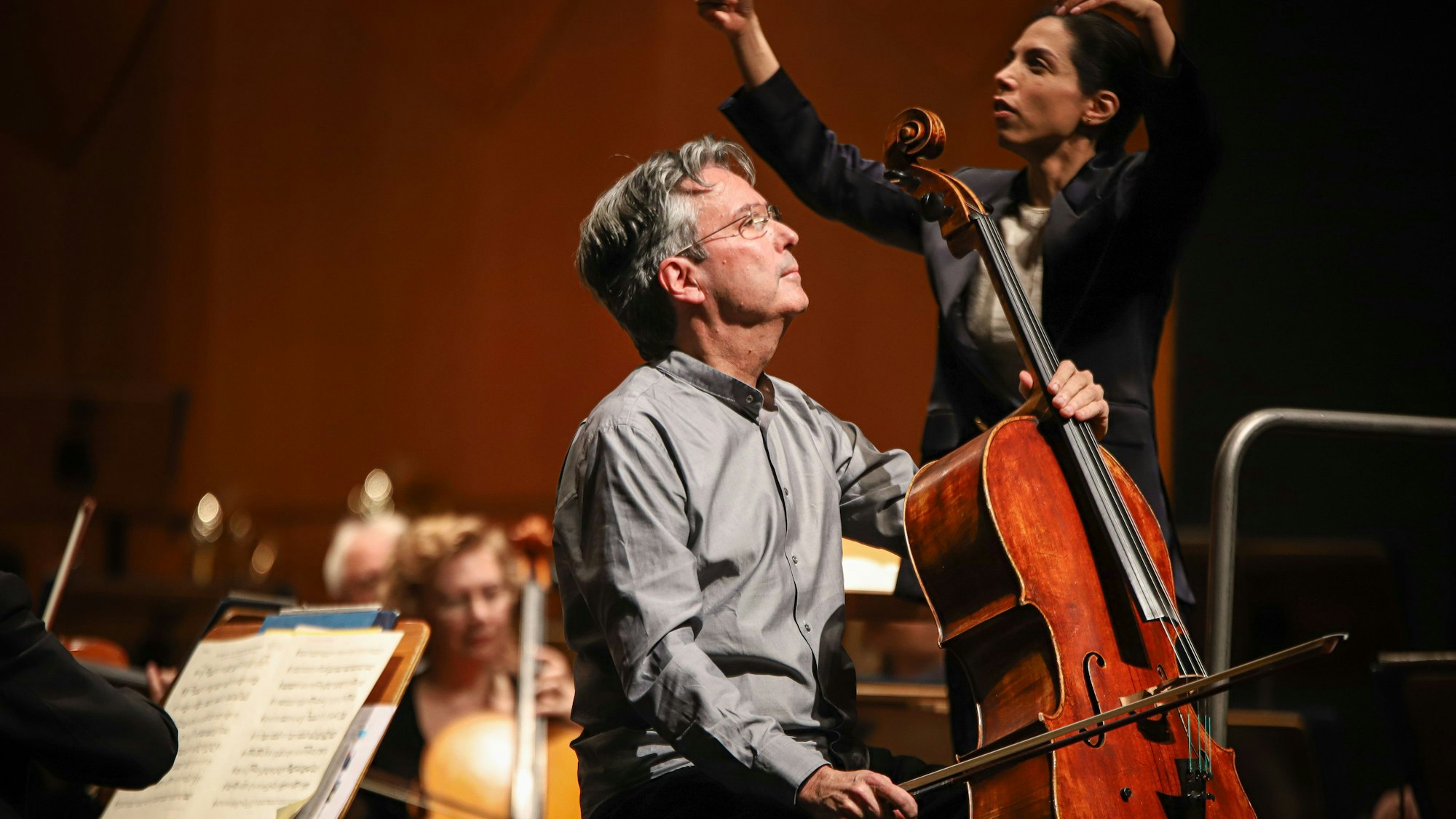 Konzert „120 Jahre Bayer Philharmoniker“ im Erholungshaus. Cellist Matias de Oliveira Pinto.