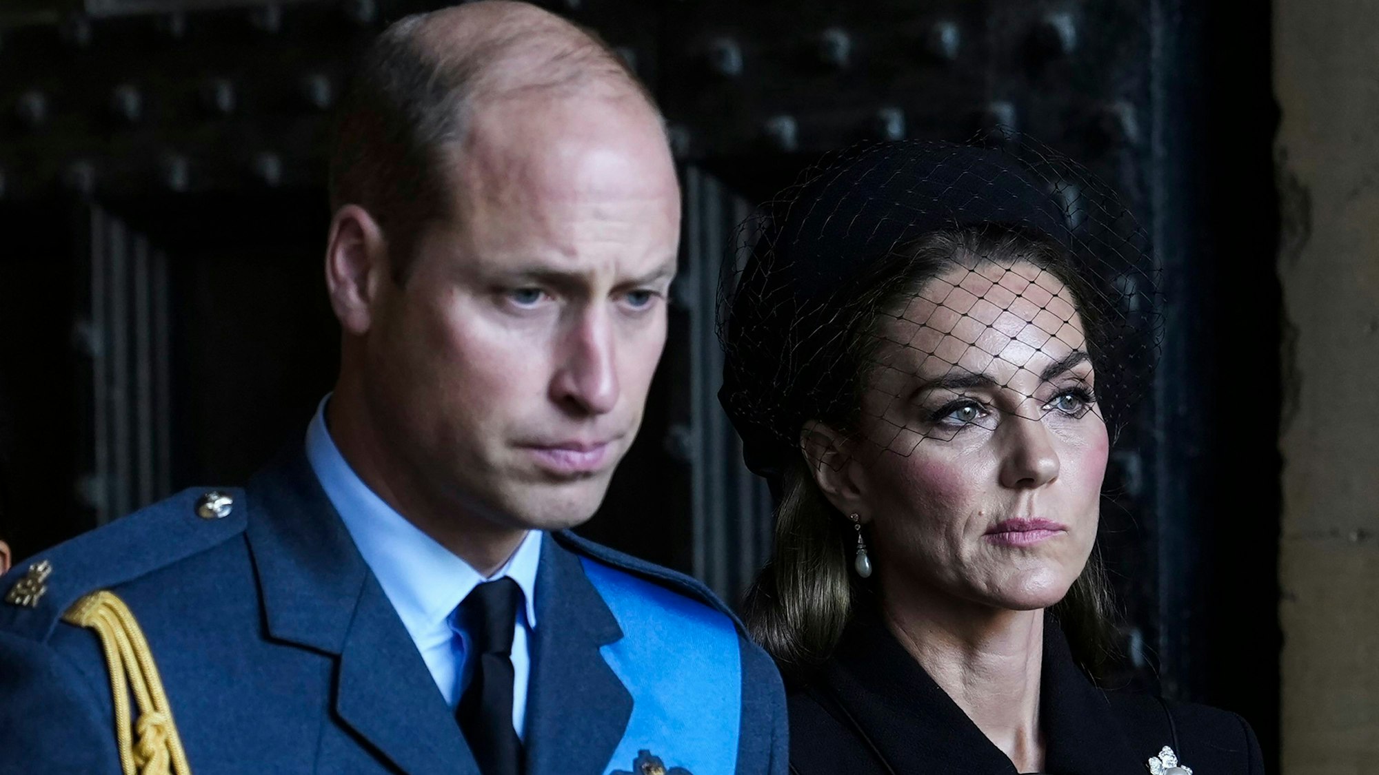 Prinz William und Prinzessin Kate verlassen im September 2022 die Westminster Hall in London, nachdem sie Königin Elizabeth II. die letzte Ehre erwiesen haben.