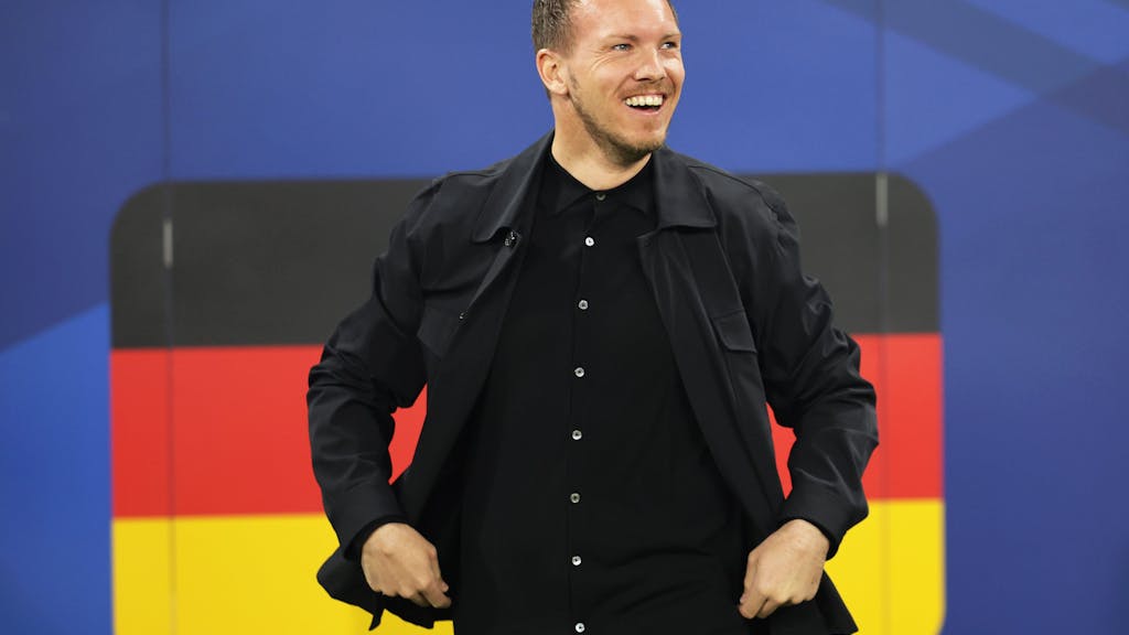 Bundestrainer Julian Nagelsmann lächelt.
