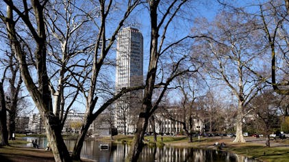 Blick auf den Ringturm am Ebertplatz in Köln