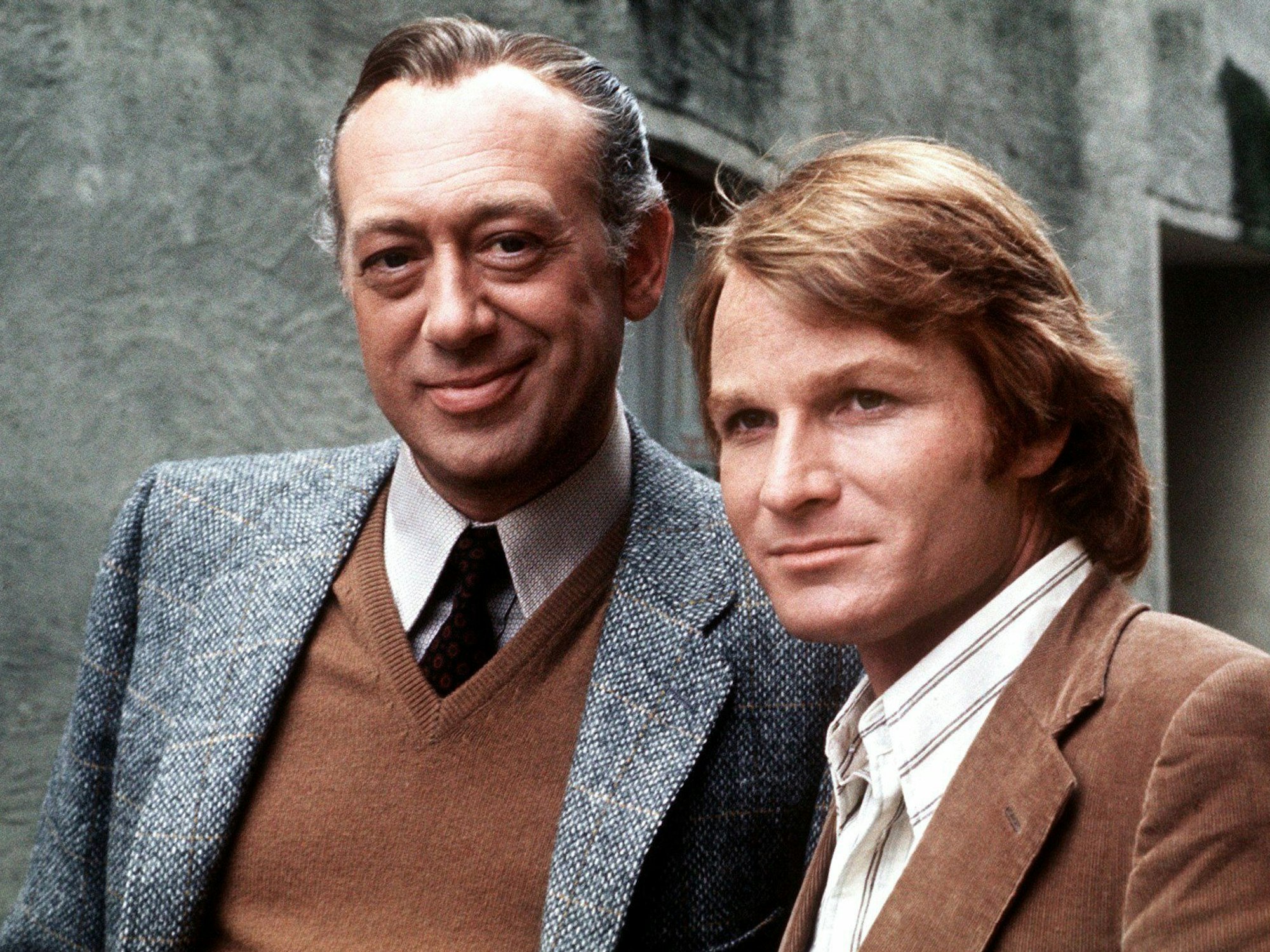Stephan Derrick (Horst Tappert, l) und Harry Klein (Fritz Wepper) 1973 beim Dreh der Reihe "Derrick"