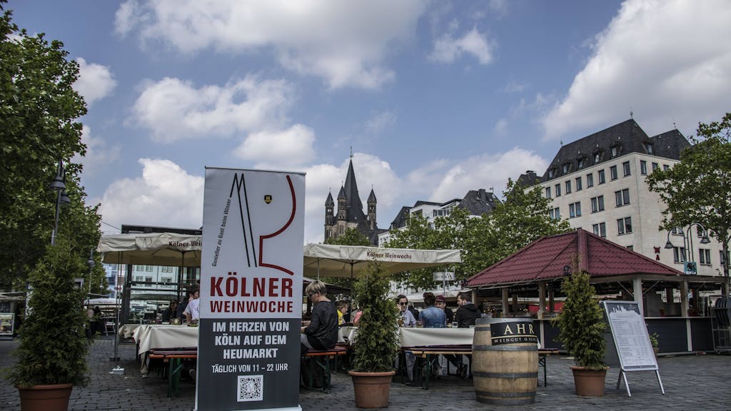 Eröffnung der Kölner Weinwoche auf dem Heumarkt in Köln im Jahr 2019