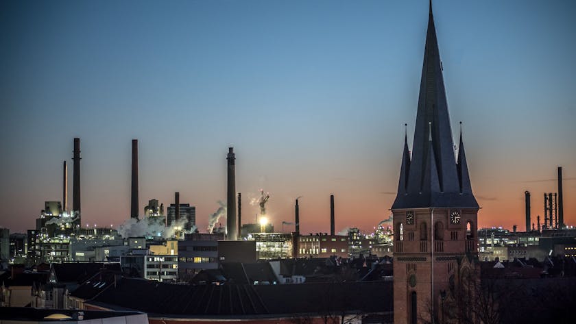 Die Christuskirche ragt über Leverkusen.Foto: Ralf Krieger