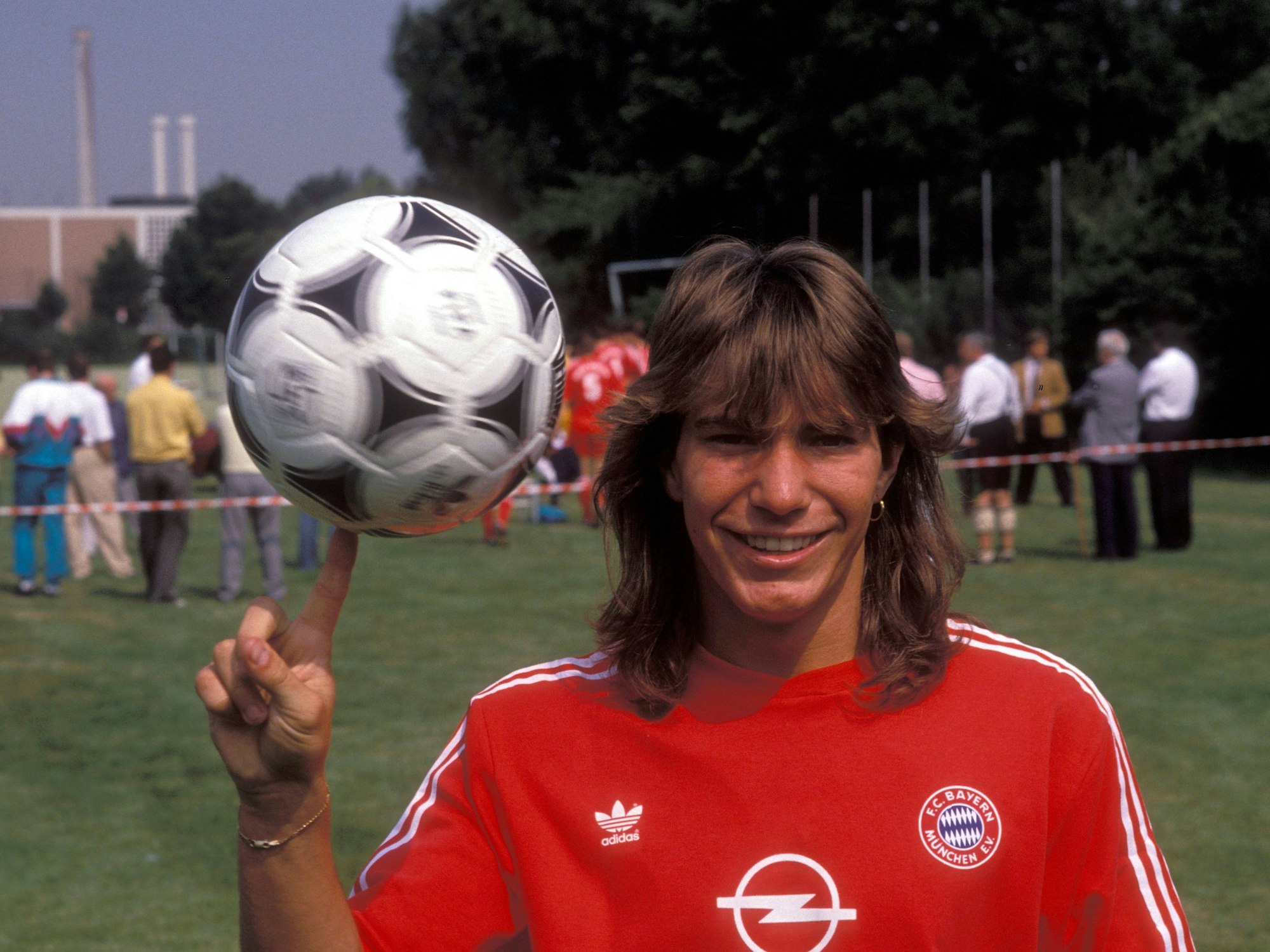Michael Sternkopf Bayern beweist mit dem Ball Fingerspitzengefühl.