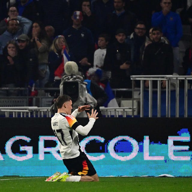 Florian Wirtz bejubelt seinen historischen Treffer im Spiel gegen Frankreich