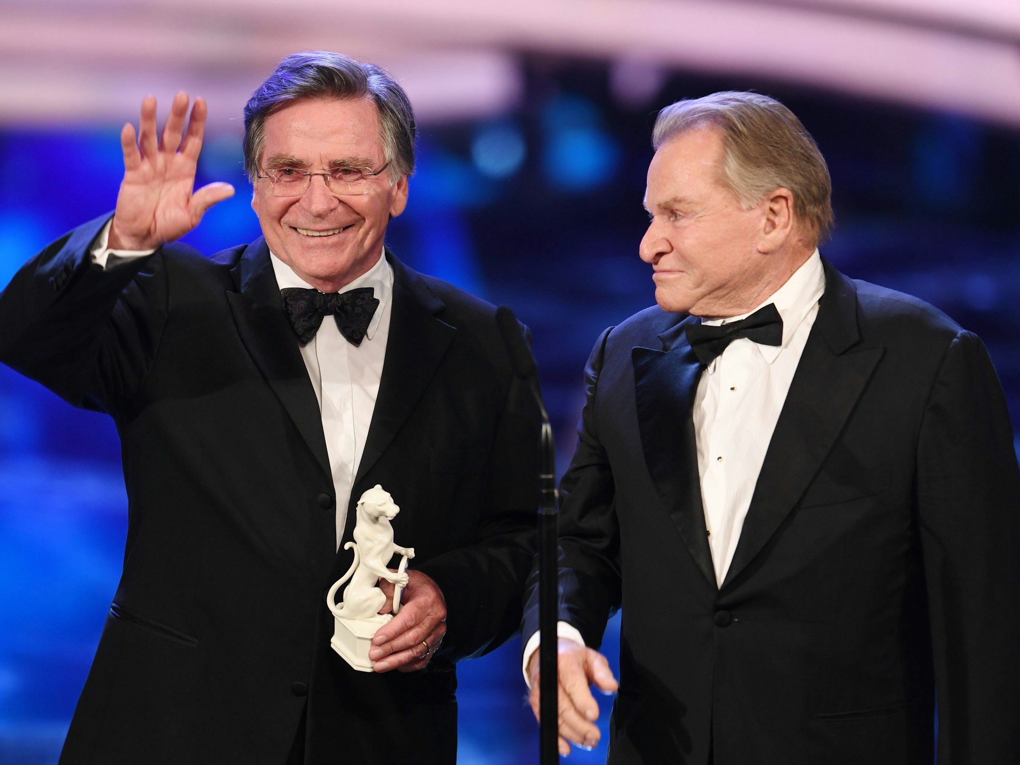 Elmar Wepper (l), Schauspieler und Fritz Wepper, Schauspieler, erhalten 2019 den Ehrenpreis des Bayerischen Ministerpräsidenten.