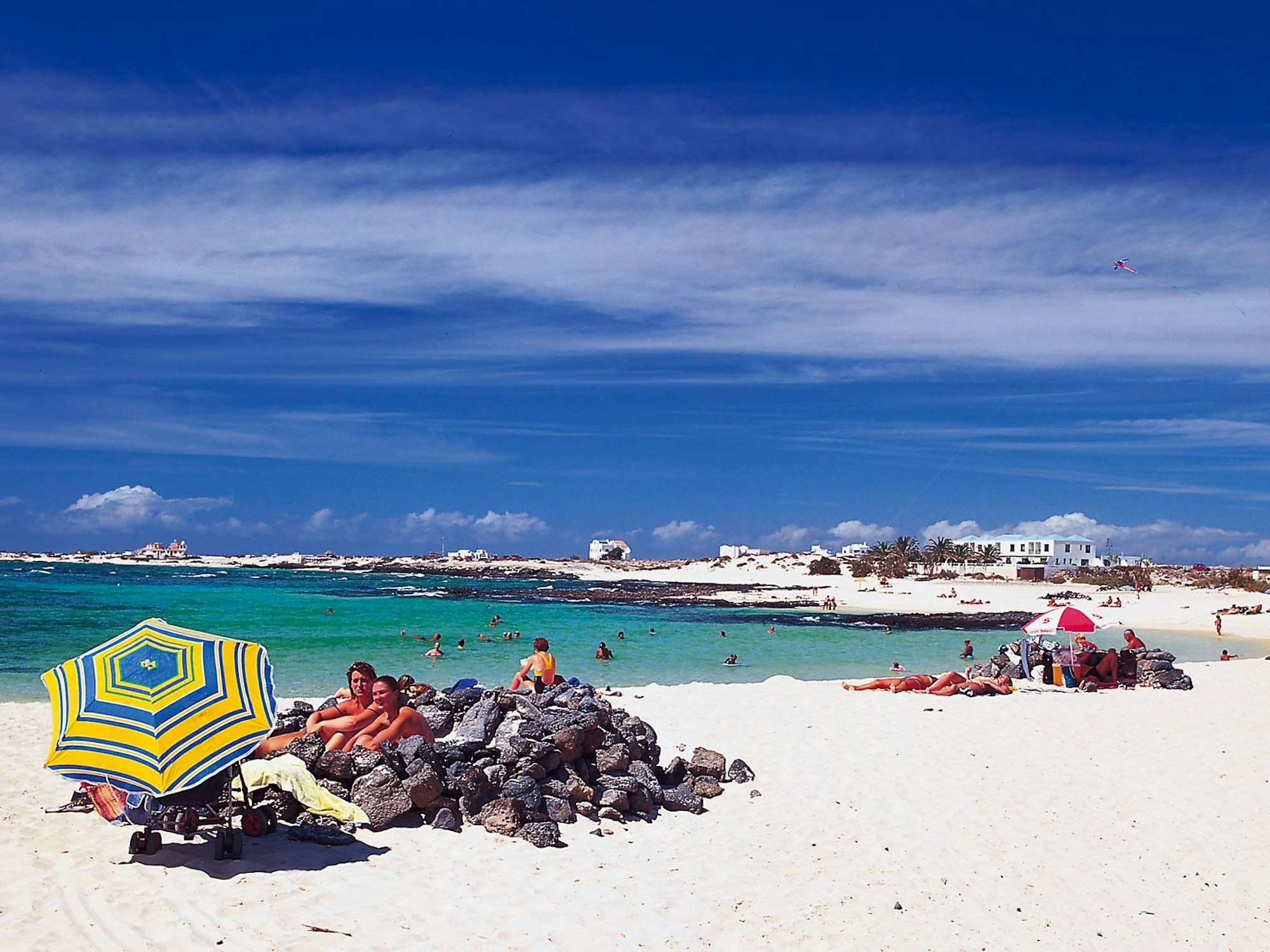 Das Foto zeigt einen Strand auf der kanarischen Insel Fuerteventura