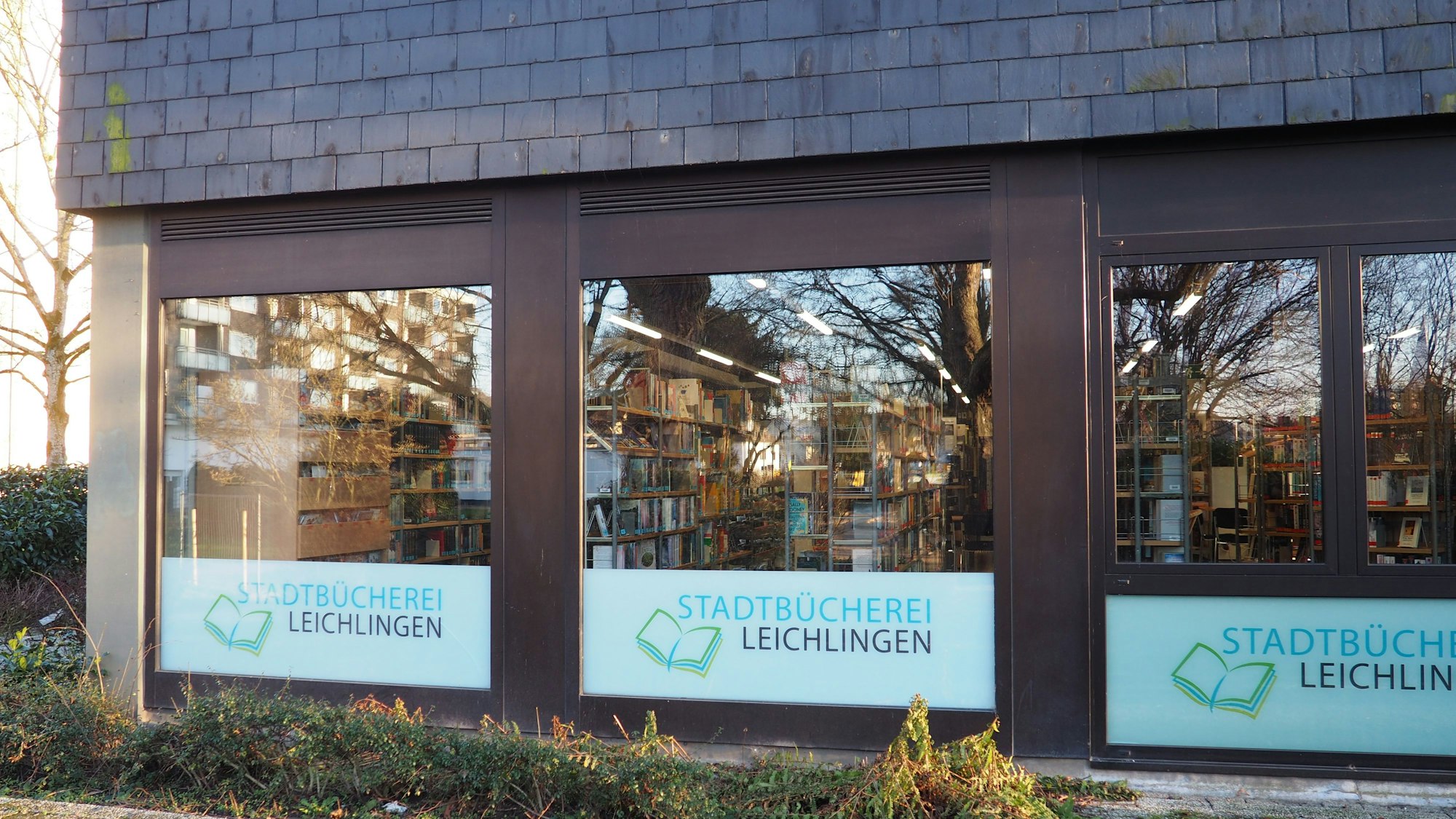 Die Fassade der Stadtbücherei Leichlingen.