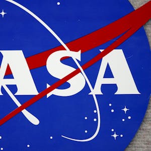 ARCHIV - 07.02.2007, USA, Houston: Das Logo der NASA am Johnson Space Center in Houston, Texas (Archivfoto).



Die Nasa ist die Raumfahrtbehörde des Landes USA. Sie möchten gern Menschen zum Mars schicken. (zu dpa: «Nasa feiert Astronauten nach Ausbildungsabschluss - und sucht neue») Foto: epa Aaron M. Sprecher/epa/dpa +++ dpa-Bildfunk +++