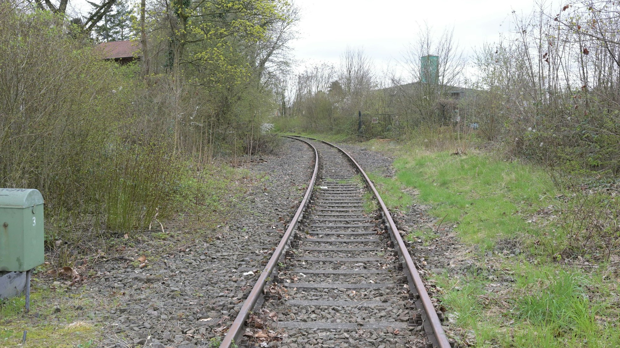 Das Foto zeigt die Gleise an der ehemaligen Sülztalbahn bei Bergisch Gladbach