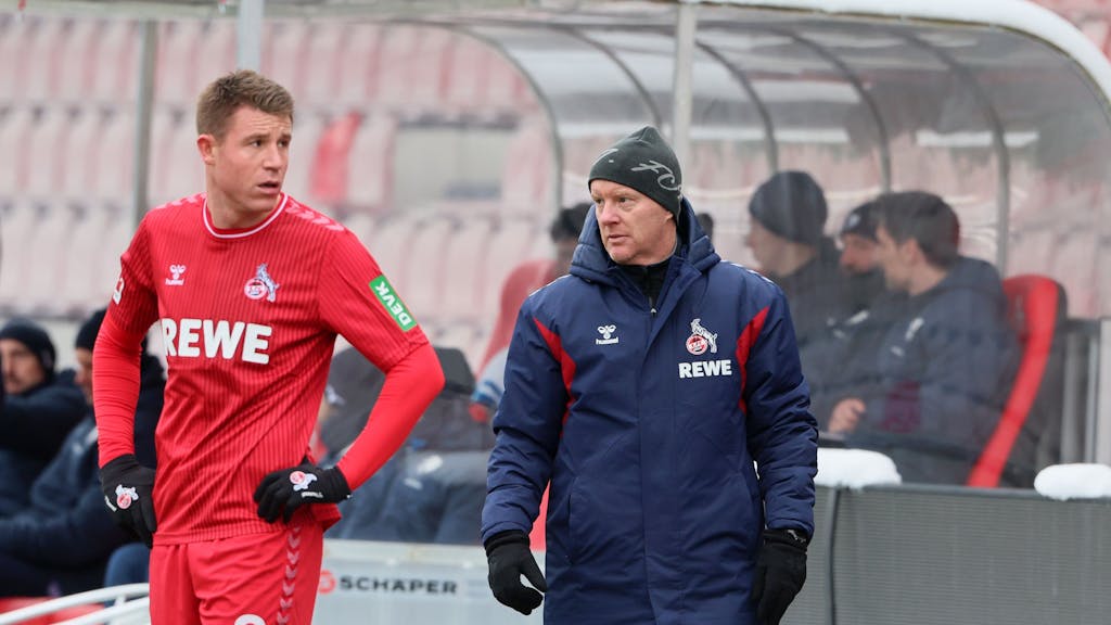 FC-Verteidiger Dominique Heintz (l.) und Trainer Timo Schultz im Testspiel gegen den VfL Bochum am 21. Januar 2024.