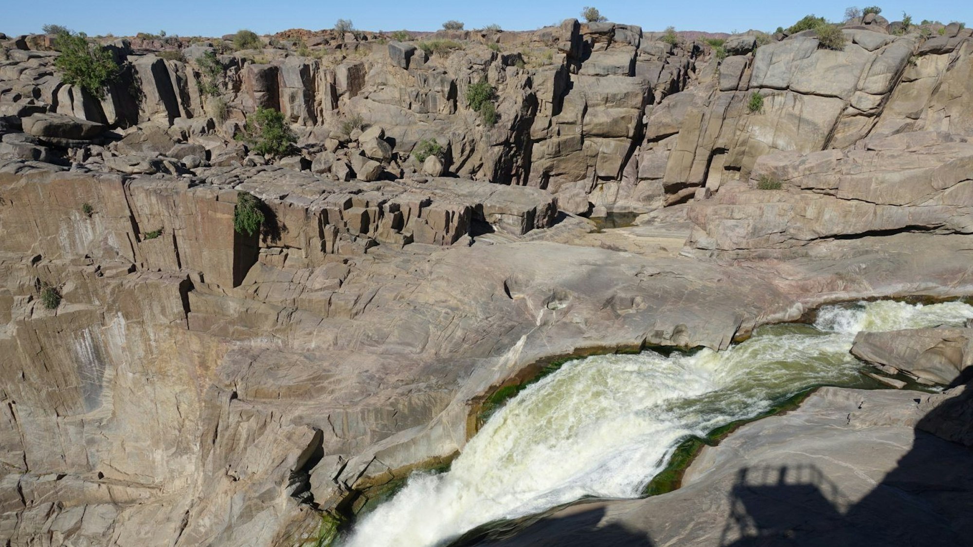 ARCHIV - Augrabies Falls: Im gleichnamigen Nationalpark stürzt der Wasserfall in eine Schlucht - ein Naturschauspiel.