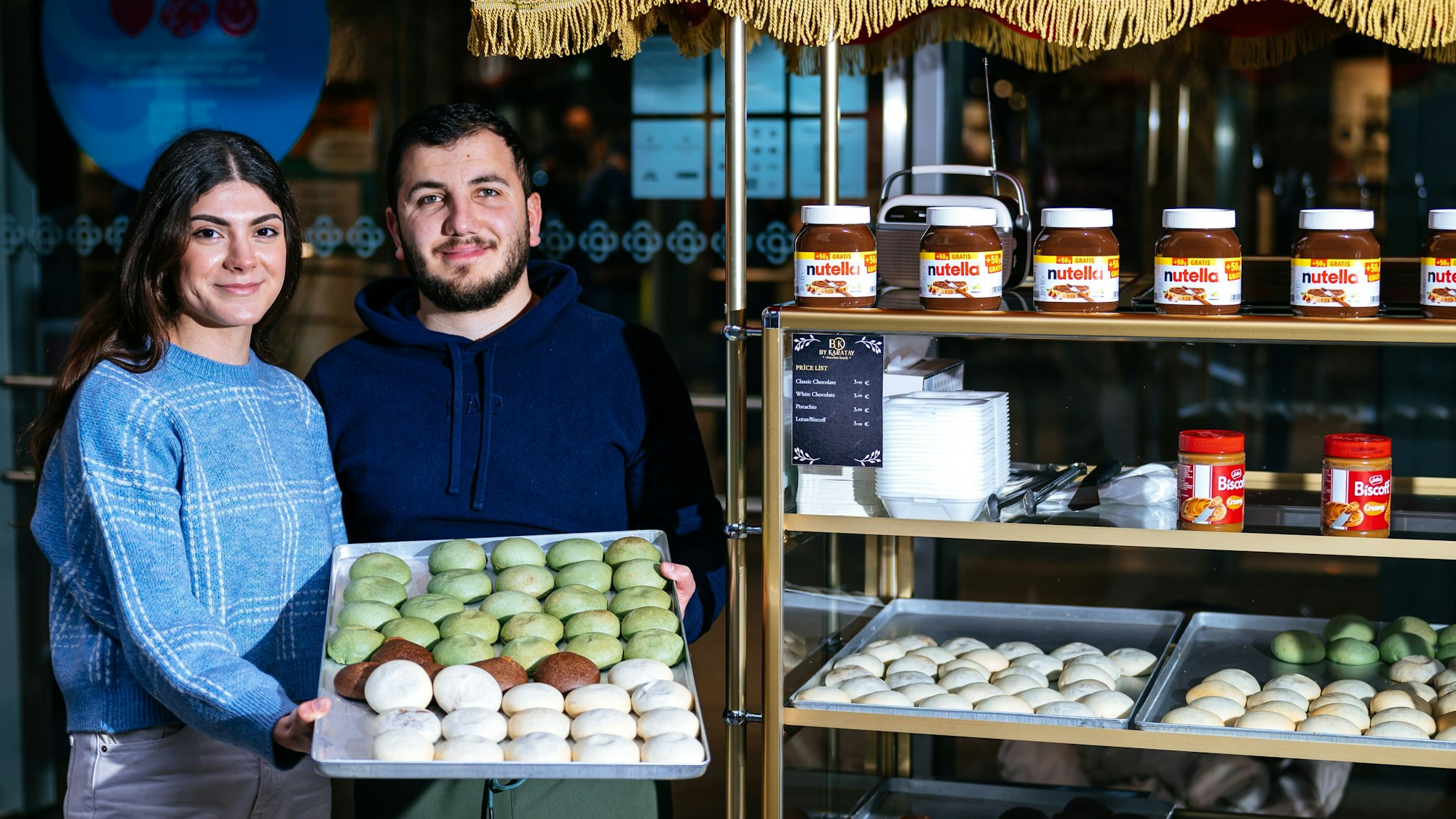 Vor einem Monat haben Dilara und Mahmut Karatay ihren Street-Food-Stand eröffnet.