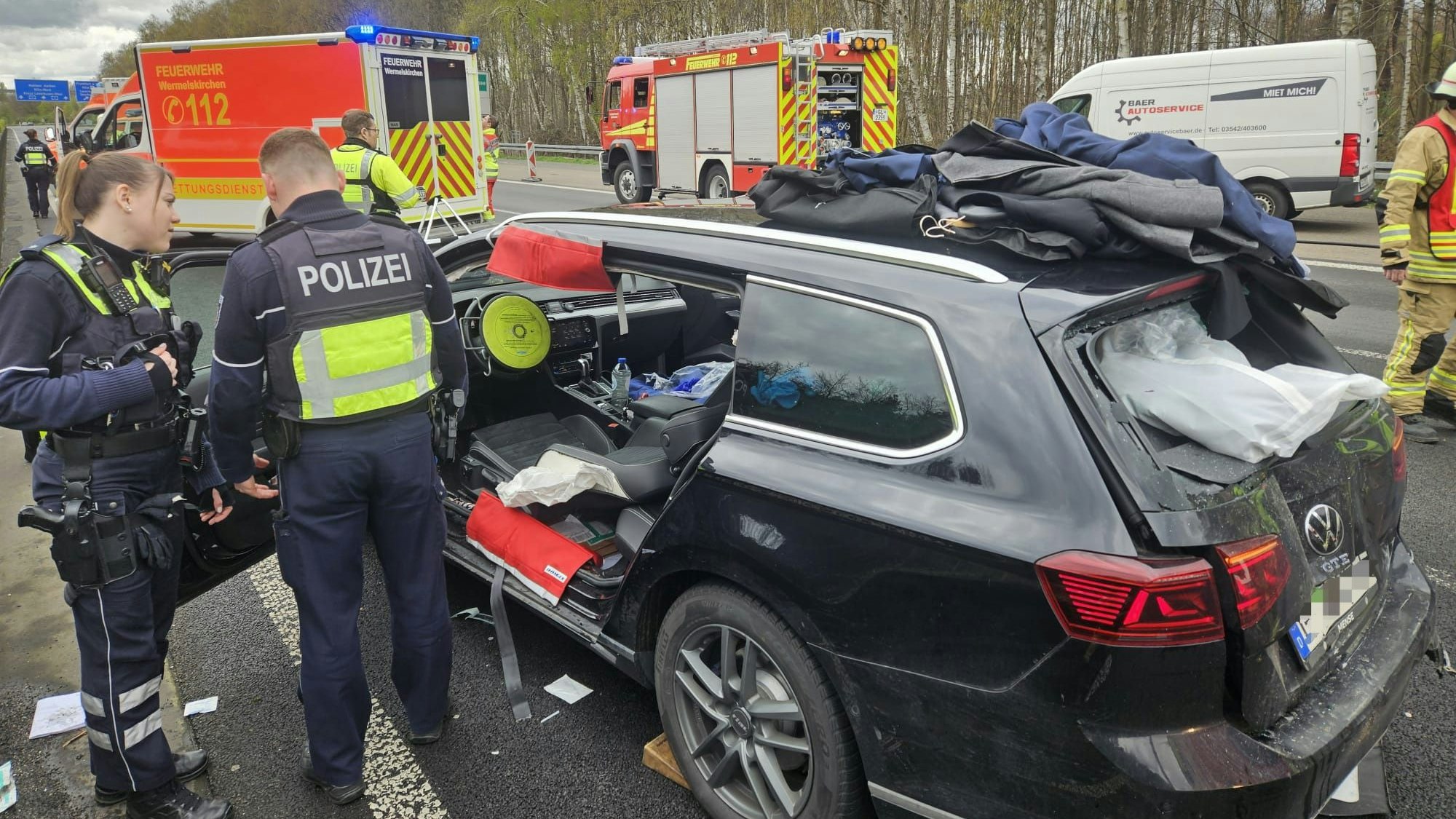 Unfallnahme nach einem Unfall auf der A1 in Richtung Leverkusen an Karfreitag 2024.