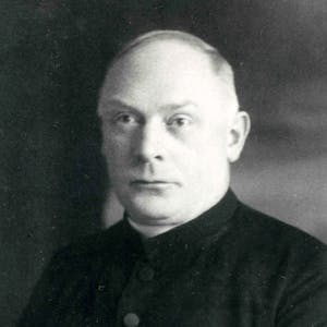 Das Bild zeigt das Porträt des Pfarrers Franz Hennes.
