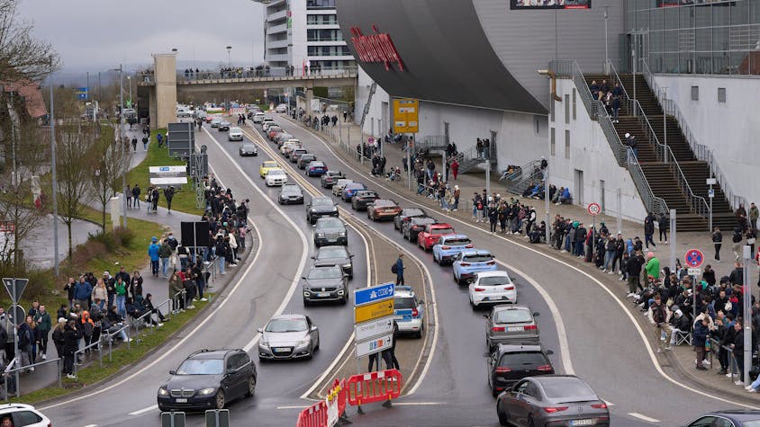 Tausende Autofans treffen sich am Karfreitag (29. März) am Nürburgring.