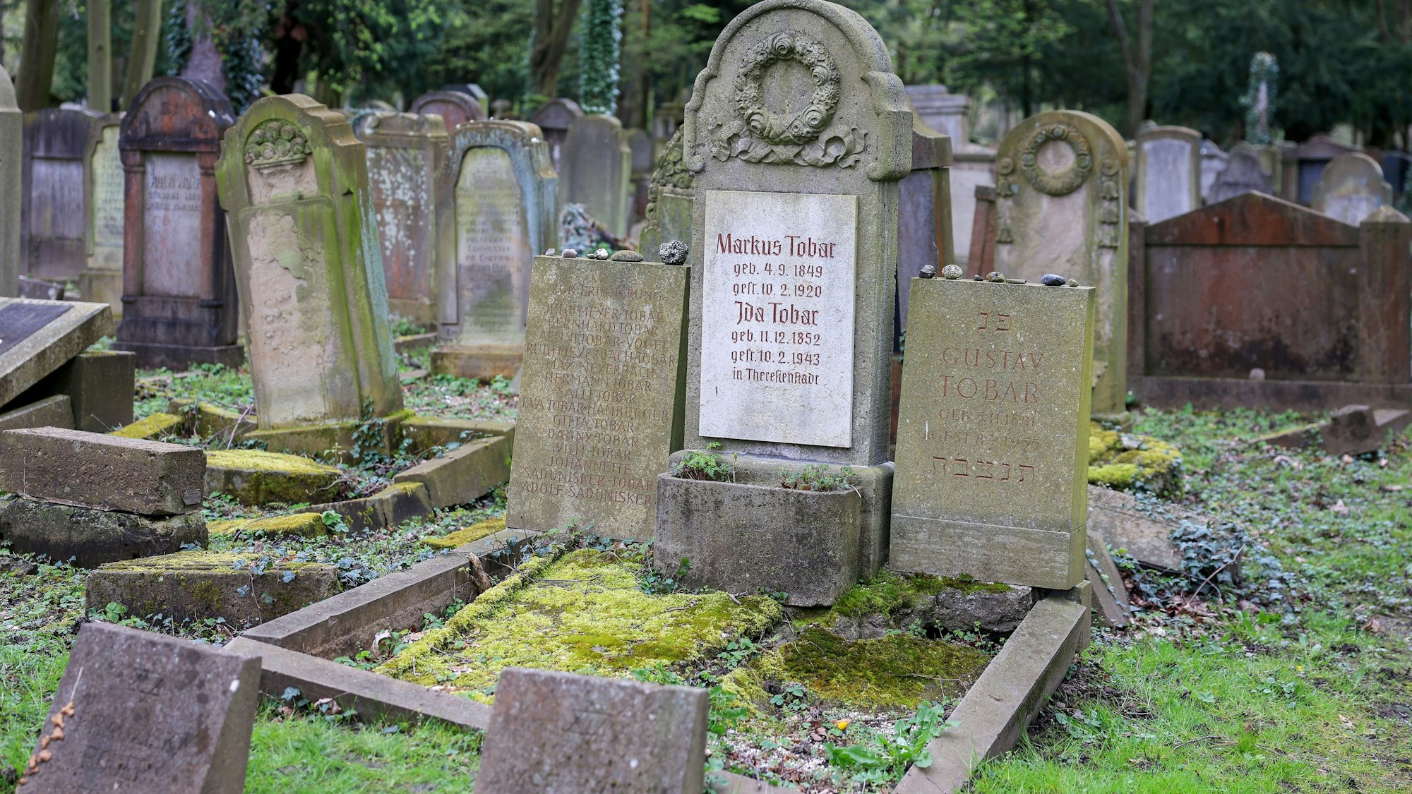 Das Grab von Markus und Ida Tobar auf dem Jüdischen Friedhof in Bocklemünd.
