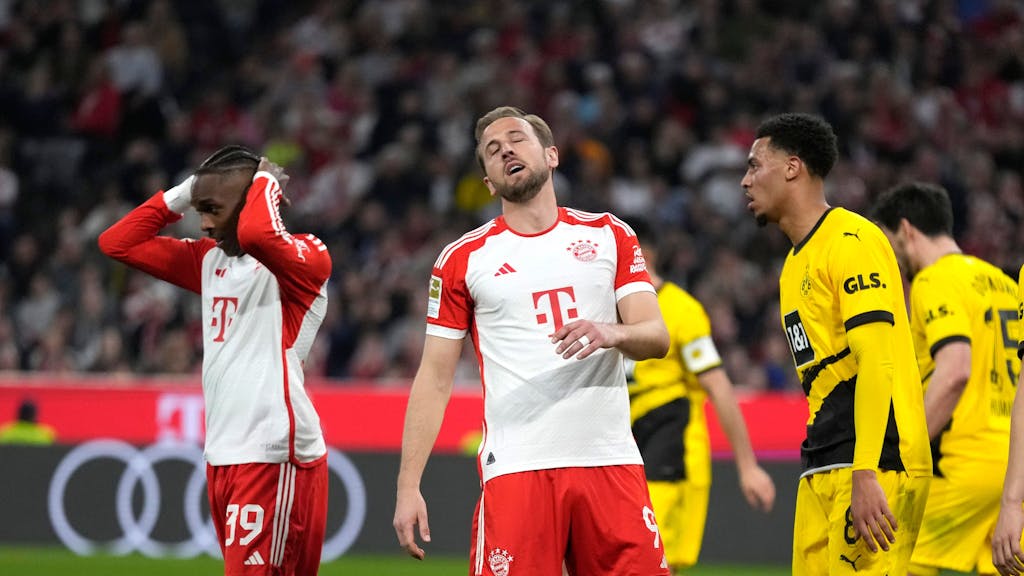 Harry Kane und Mathys Tel enttäuscht beim Spiel zwischen Bayern München und Borussia Dortmund.