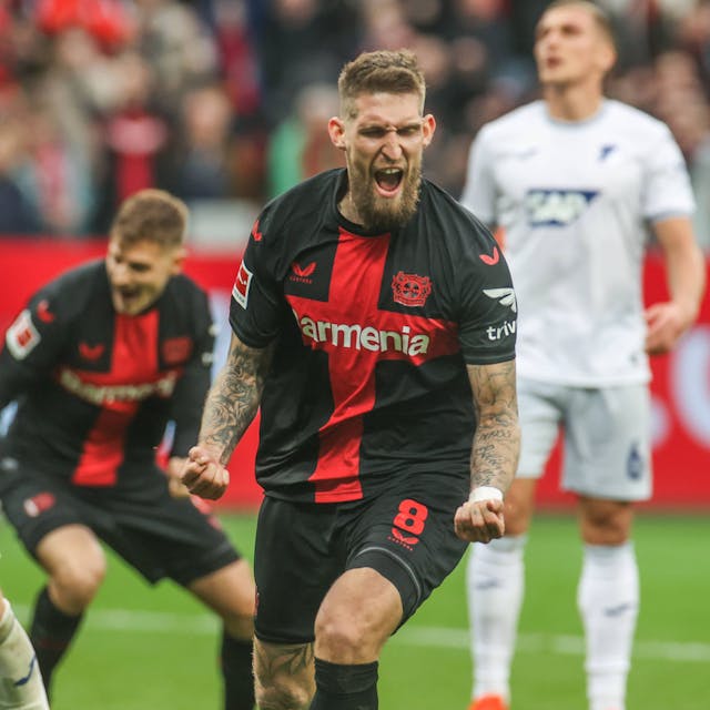 Robert Andrich Bayer Leverkusen jubelt nach seinem Tor zum 1:1 Leverkusen BayArena&nbsp;