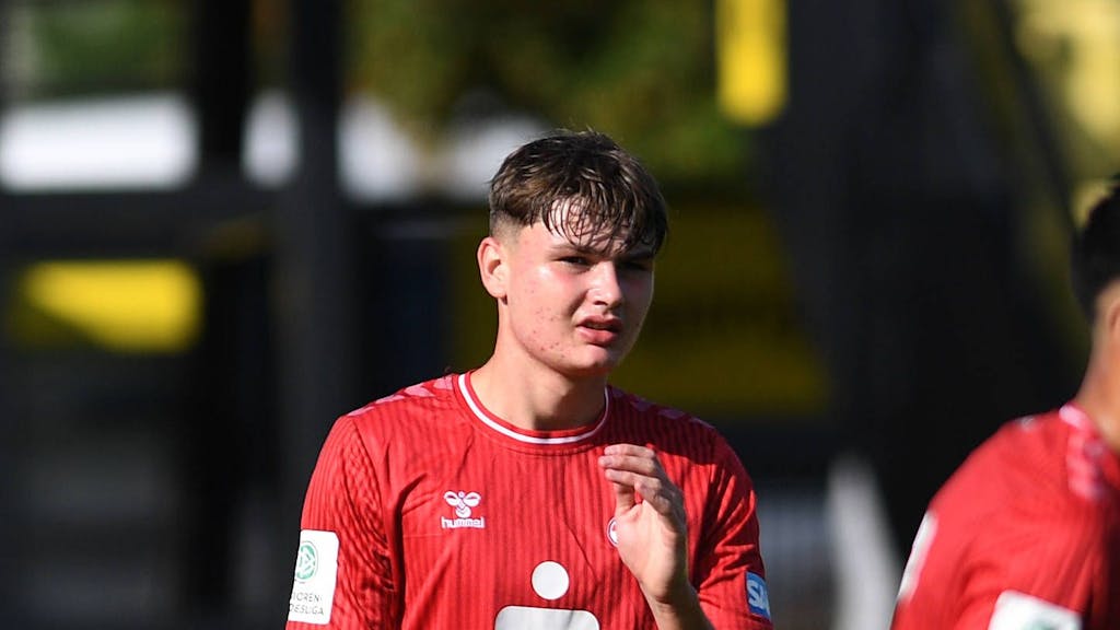 Jaka Cuber Potocnik für die U19 des 1. FC Köln im Einsatz.