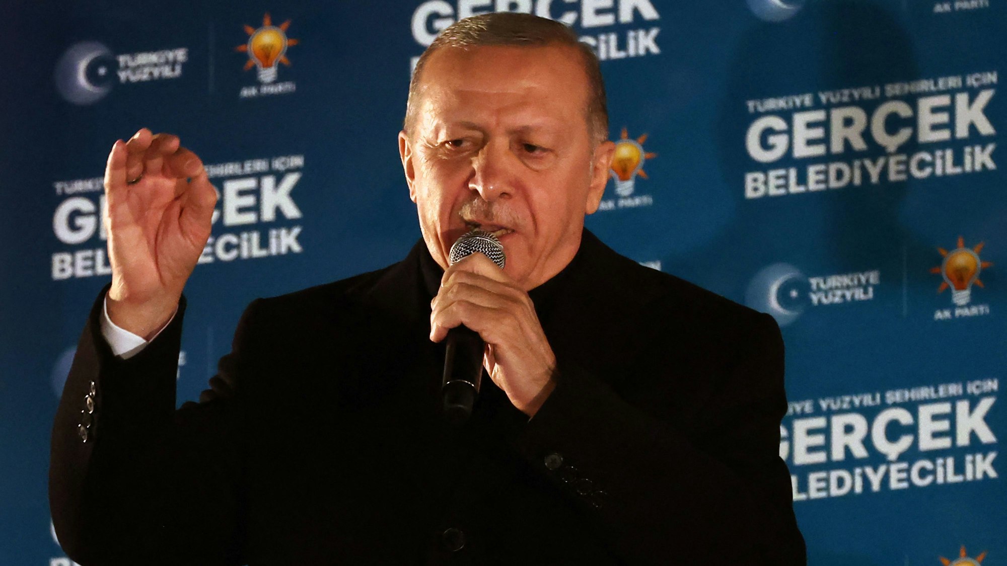 Recep Tayyip Erdogans Partei AKP geht nicht als stärkste Kraft aus den Kommunalwahlen in der Türkei hervor.
