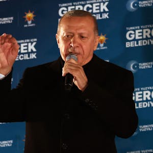 Recep Tayyip Erdogans Partei AKP geht nicht als stärkste Kraft aus den Kommunalwahlen in der Türkei hervor.