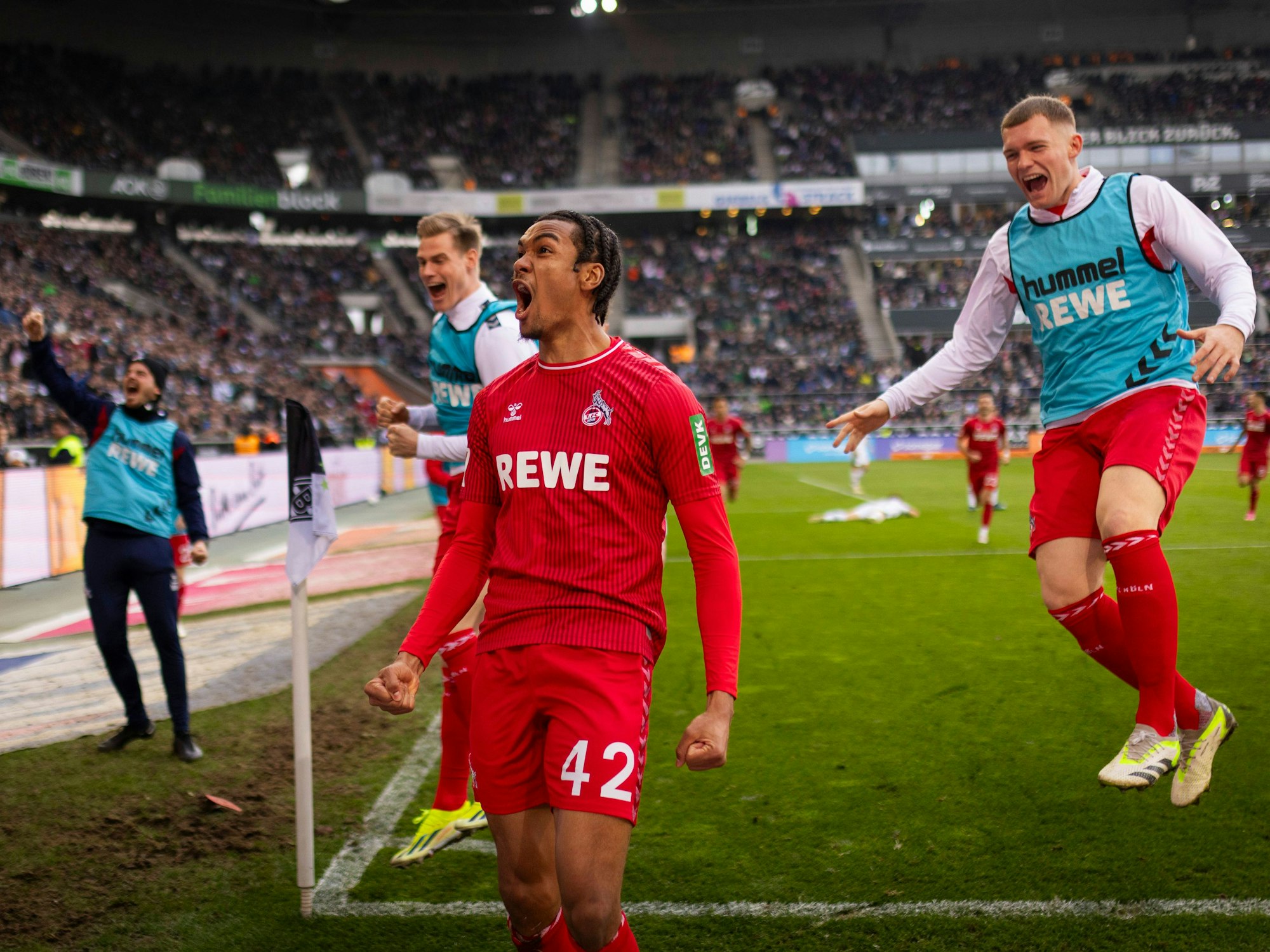 Damion Downs bejubelt sein Tor zum 3:3 gegen Borussia Mönchengladbach.
