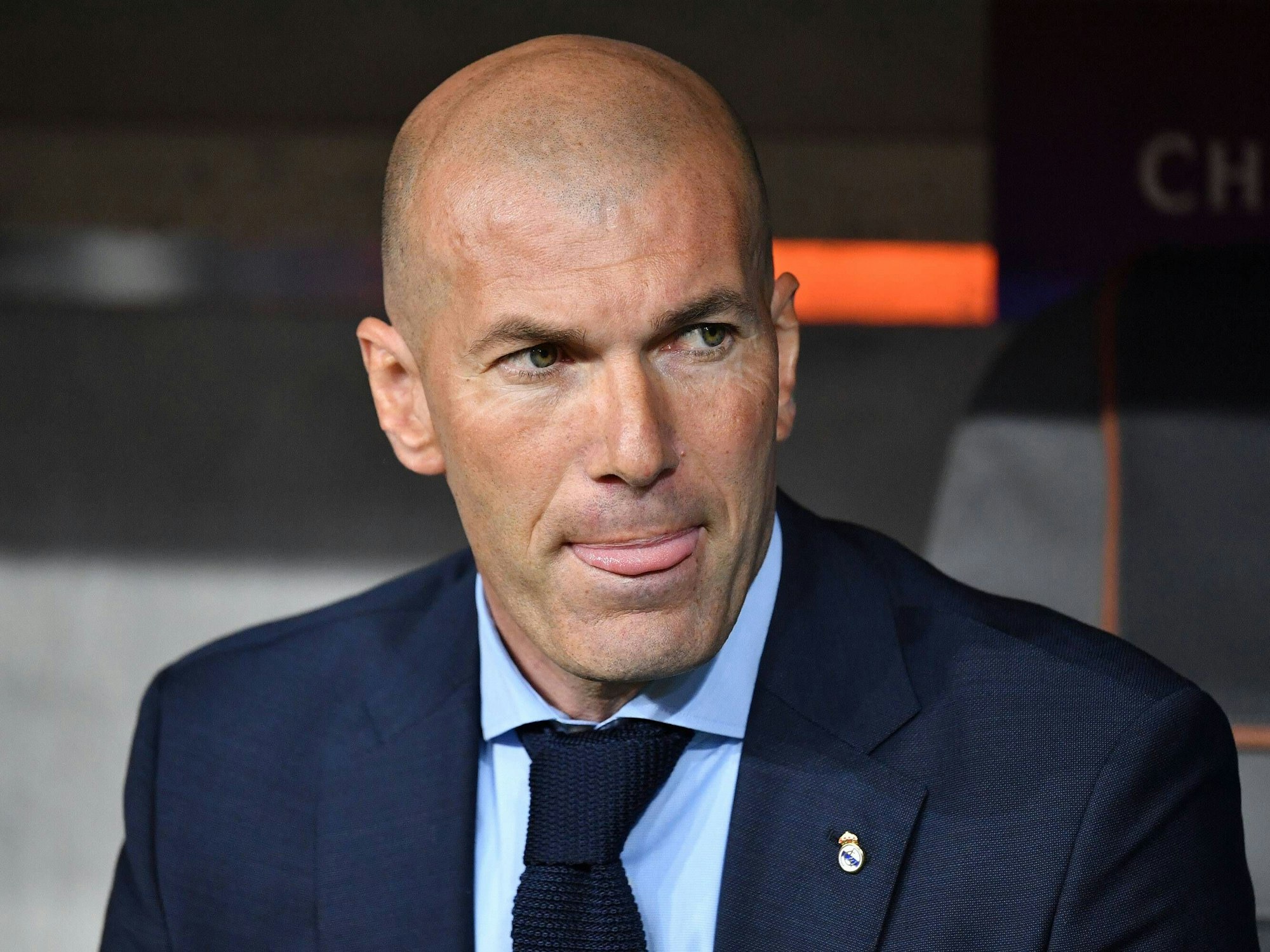Zinédine Zidane auf der Bank als Trainer von Real Madrid.
