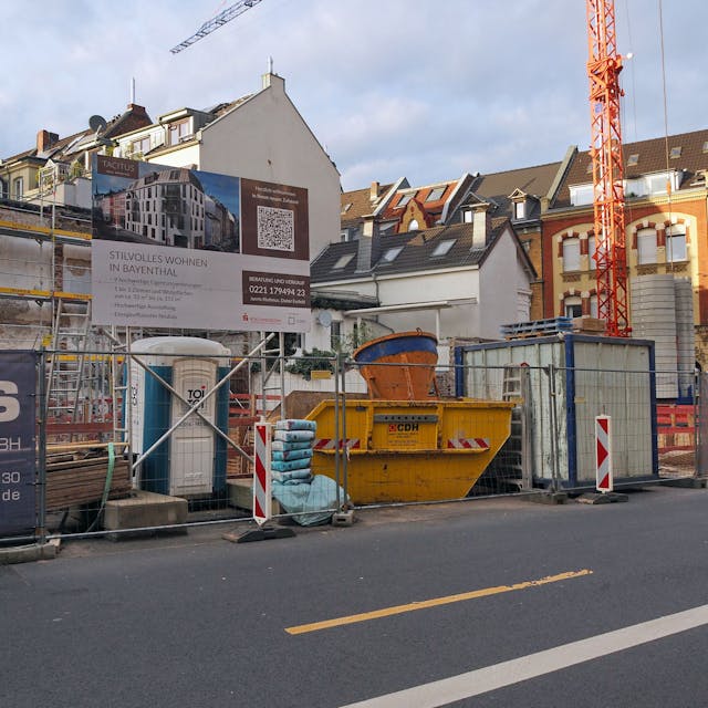 In der Tacitusstraße/Ecke Alteburger Straße in Bayenthal wird gebaut. Hier entstehen neun hochpreisige Eigentumswohnungen.