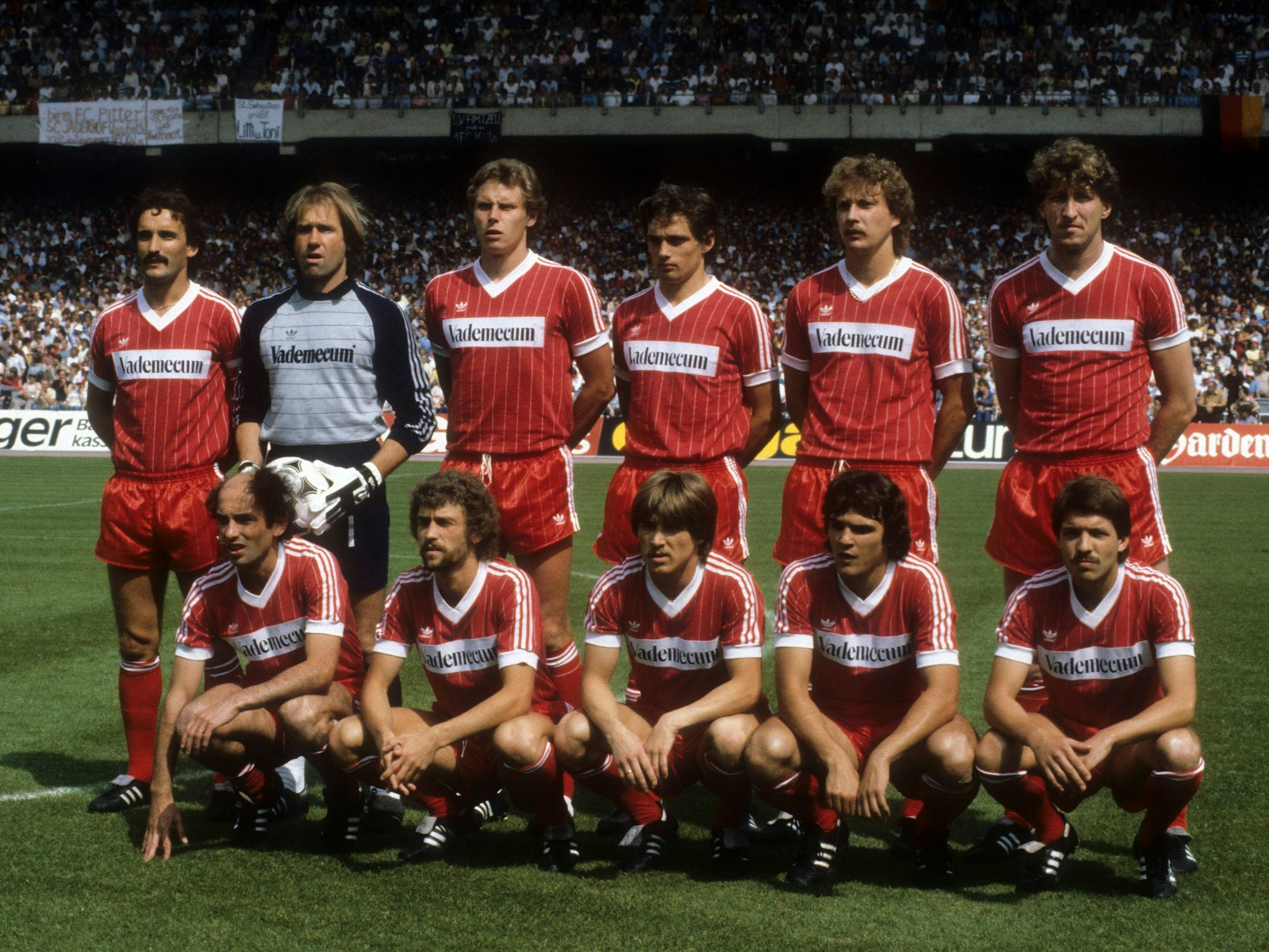 Die Mannschaft von Fortuna Köln beim Mannschaftsfoto vor dem Pokalfinale gegen den 1. FC Köln.