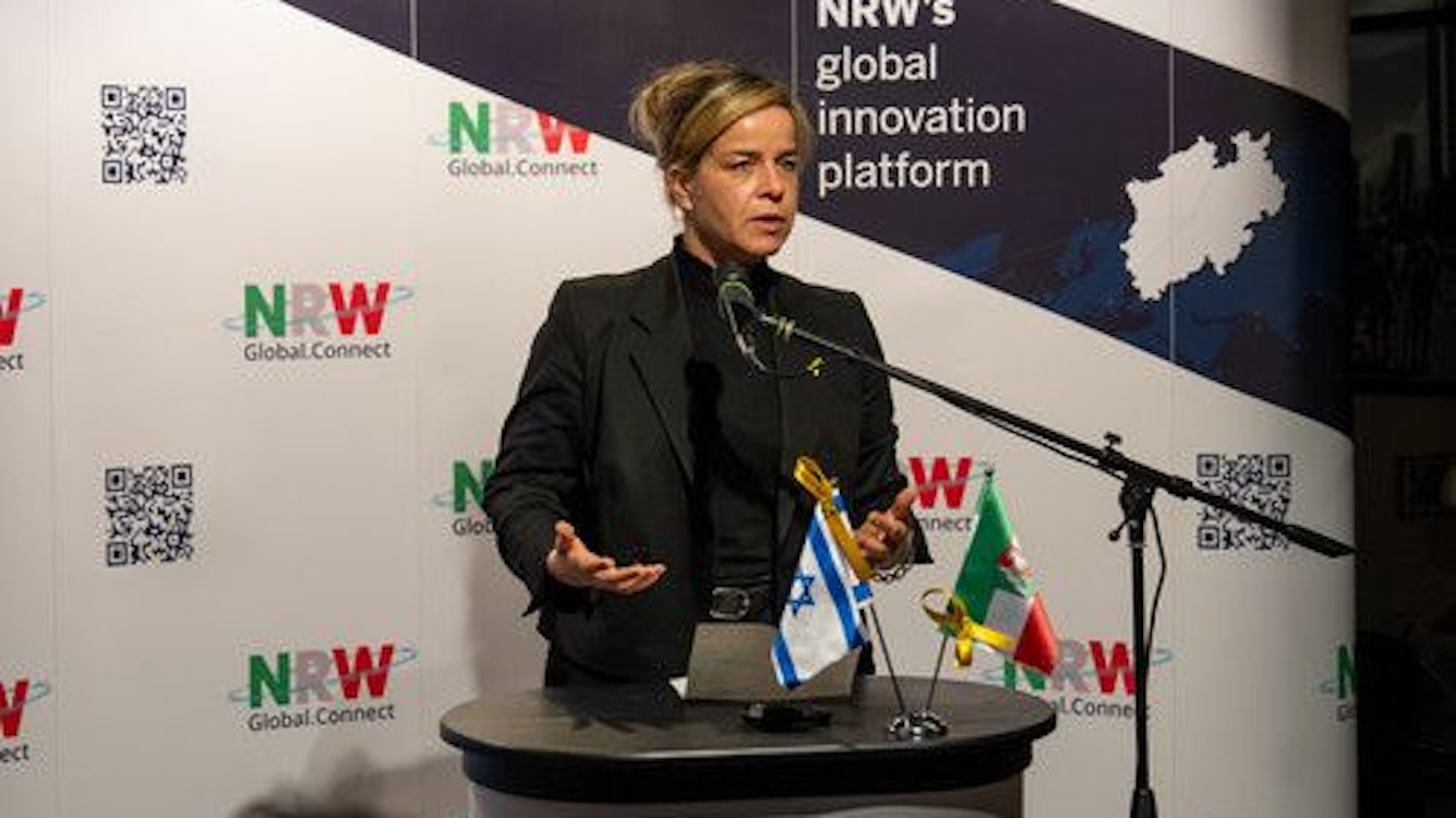 NRW-Wirtschaftsministerin Mona Neubaur bei politischen Gesprächen in Israel.