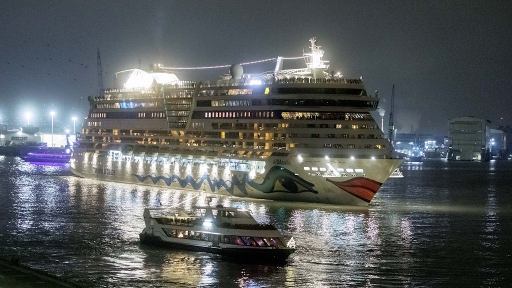 Das Kreuzfahrtschiff AIDAbella bricht 2022 ab Hamburg zu einer Karibik-Kreuzfahrt auf.